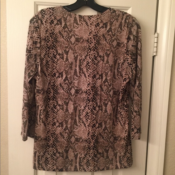 NWOT Snake skin pattern Liz Claiborne blouse - Picture 4 of 5